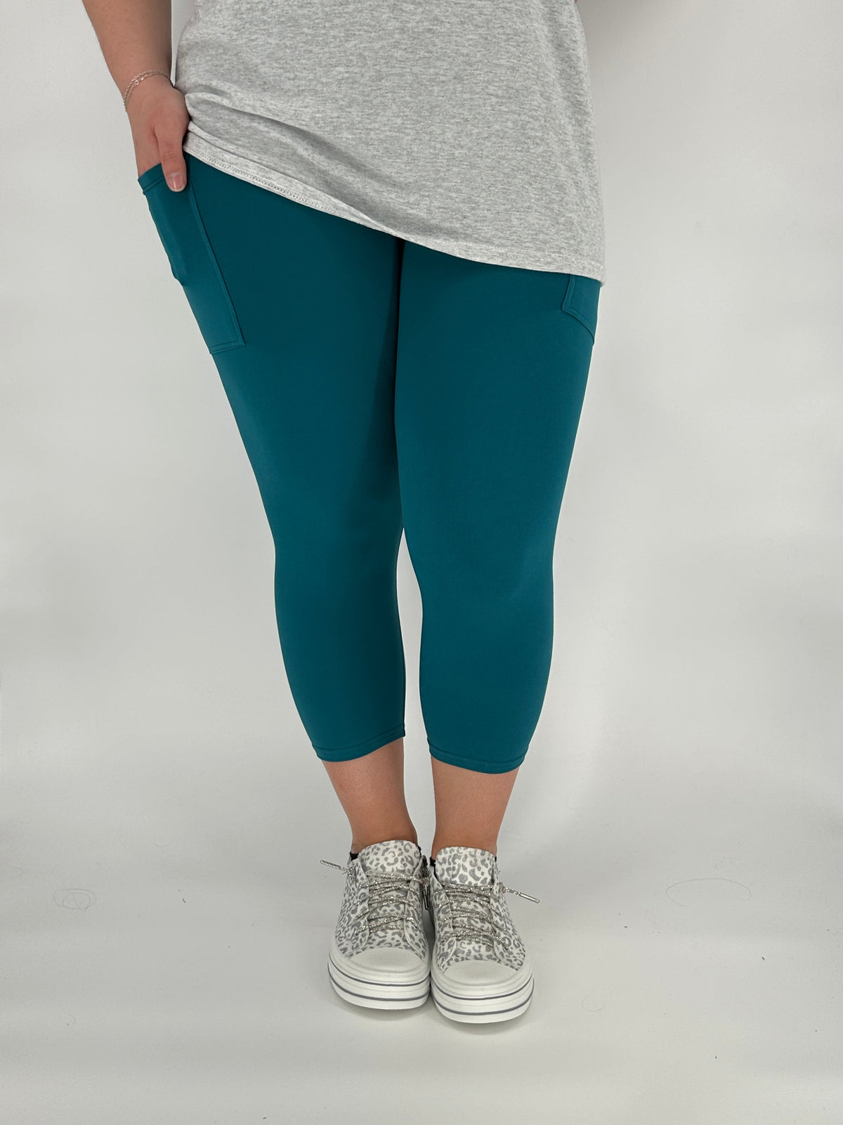 Teal Leggings/Capri w/ Pockets!