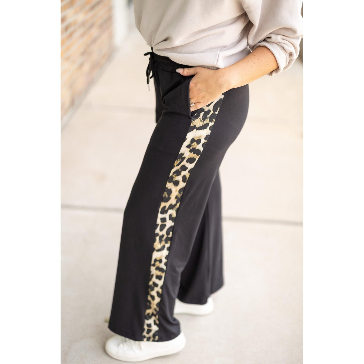 Women’s buttery soft leopard panel lounge pants with pockets