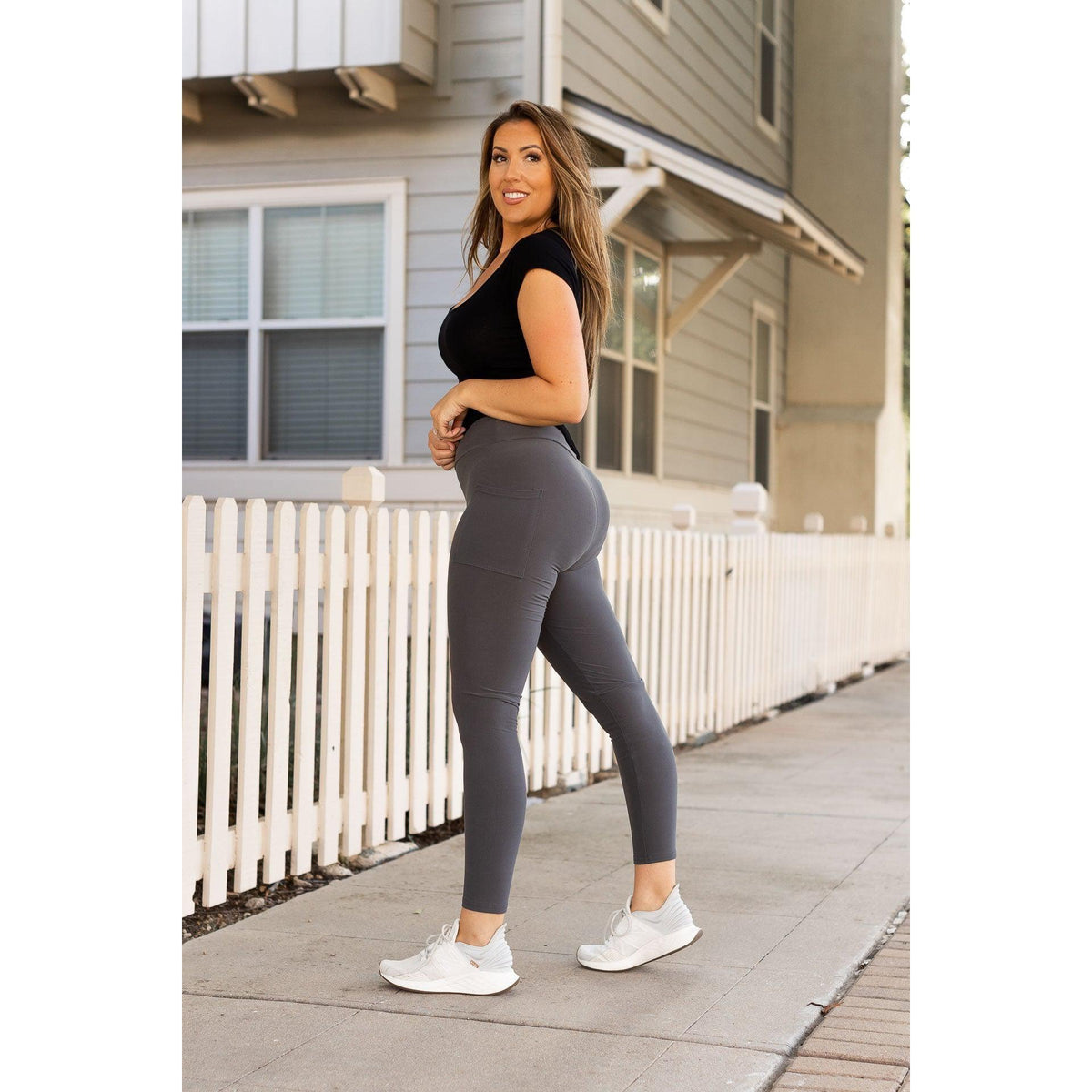 Julia Rose The Carmen charcoal full-length leggings with pockets, Women wearing charcoal leggings with side pockets