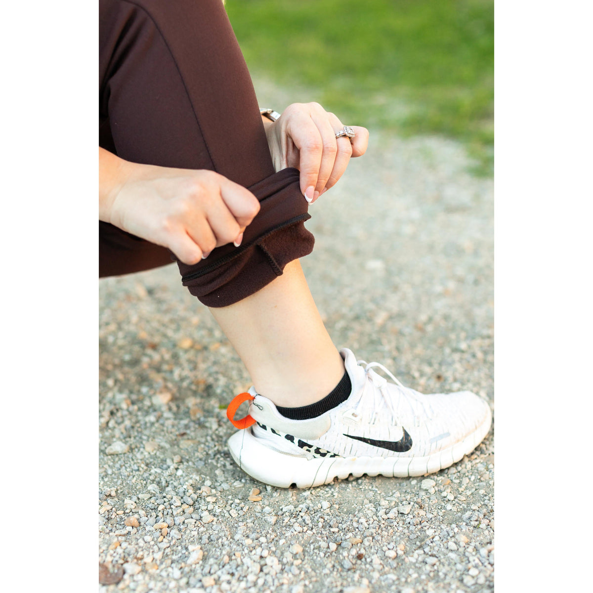 Ready to Ship | The Brinley - Brown Fleece Joggers
