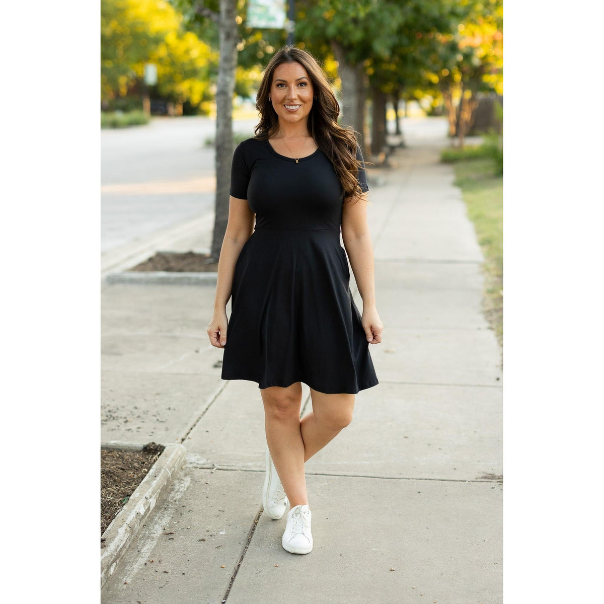 Julia Rose Dakota Dress women’s boutique midi dress front view, Woman wearing Julia Rose Dakota Dress casual everyday outfit
