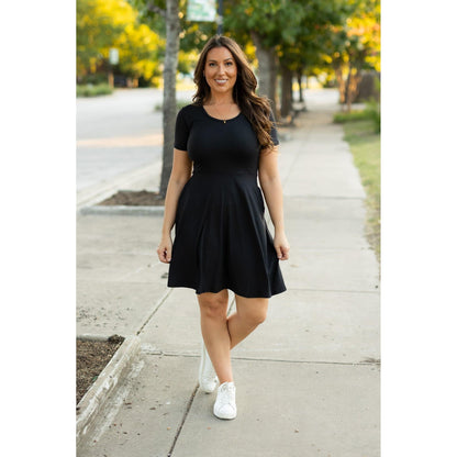 Julia Rose Dakota Dress women’s boutique midi dress front view, Woman wearing Julia Rose Dakota Dress casual everyday outfit