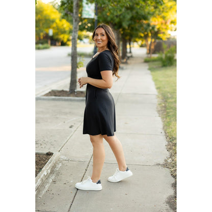 Julia Rose Dakota Dress women’s boutique midi dress front view, Woman wearing Julia Rose Dakota Dress casual everyday outfit