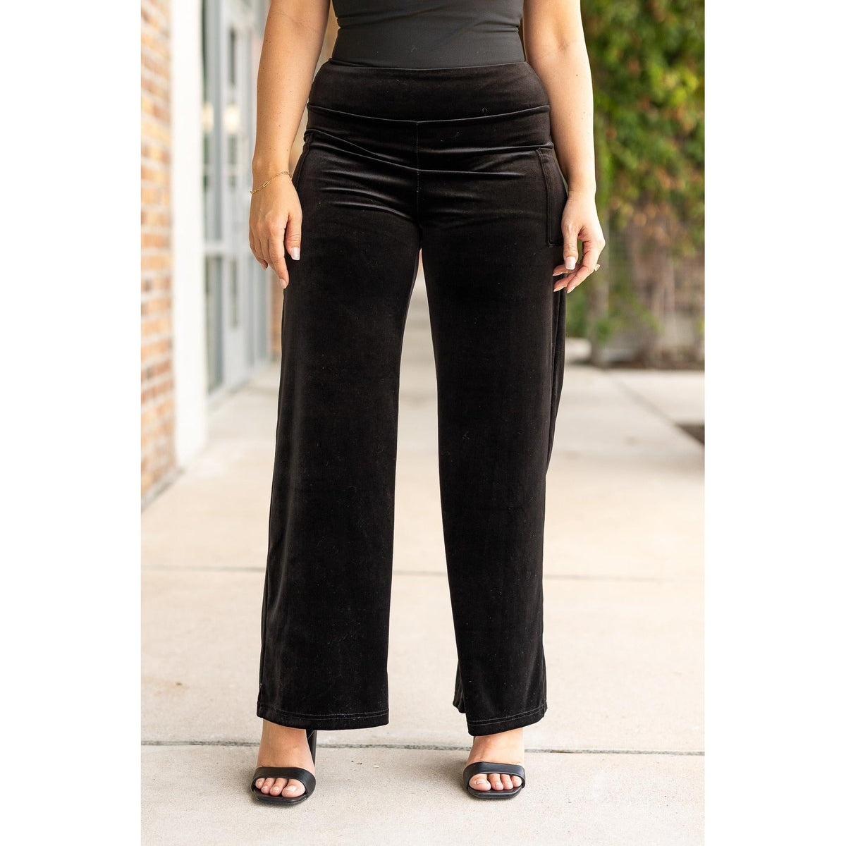 Women’s flowy velvet wide leg holiday pants. Velvet wide leg trousers styled for holiday outfits