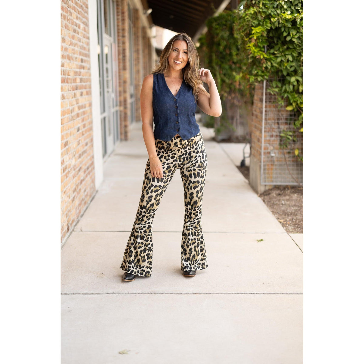 Ready to Ship | The Francesca Leopard Super Flare Leggings*