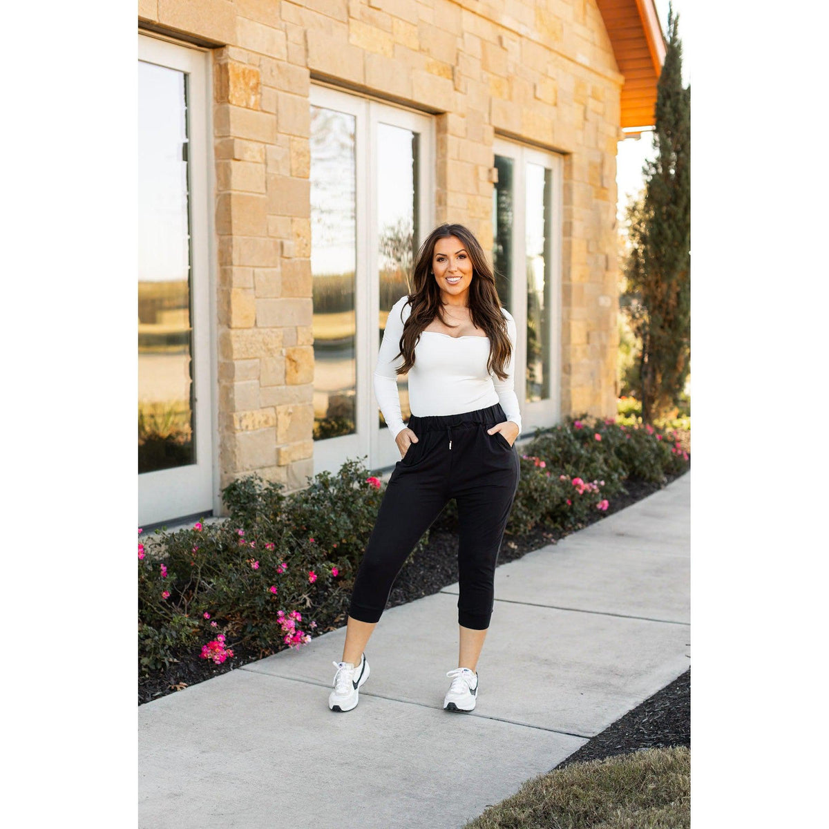 Ready to Ship  | The Sierra - Cropped Joggers