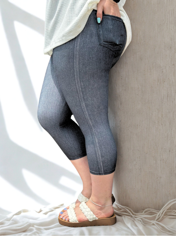 Black Denim Capri w/ Butt Pockets